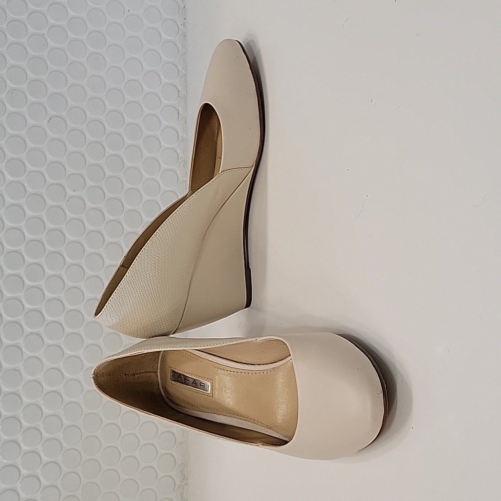Tahari Palace mixed material wedge, beige, size 7